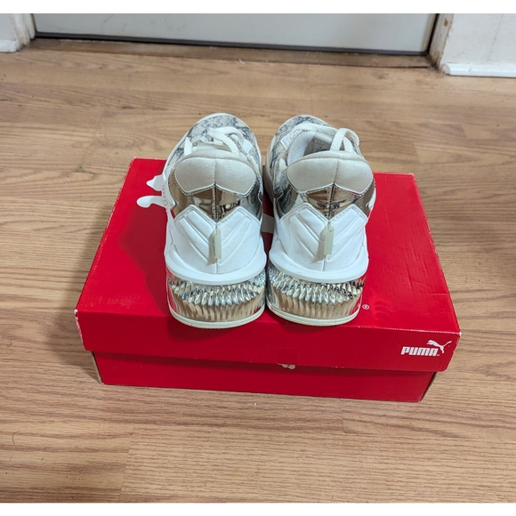 Puma White and Gray Sneakers | GUC - Picture 2 of 5